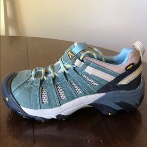 Keen women’s Voyageur hiking shoe